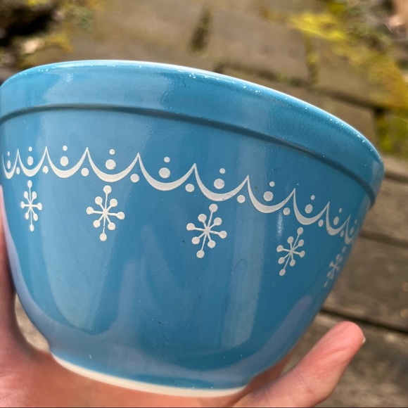 Pyrex Vintage 70’s Snowflake Blue Garland 1 1/2 Pint Bowl #401 - Picture 3 of 17